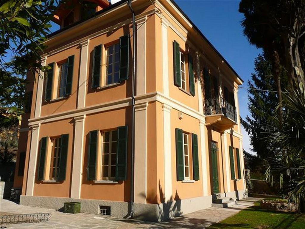 VILLA SOPHIA | MENAGGIO, ITALY | SEASON DEALS FROM €1283